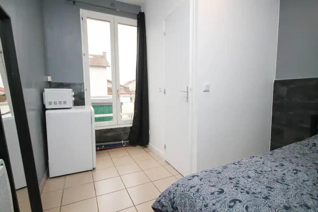 01 - Chambre Avec Lit Double Ideal Jo 2024 Saint-Denis (Seine-Saint-Denis) Exterior foto